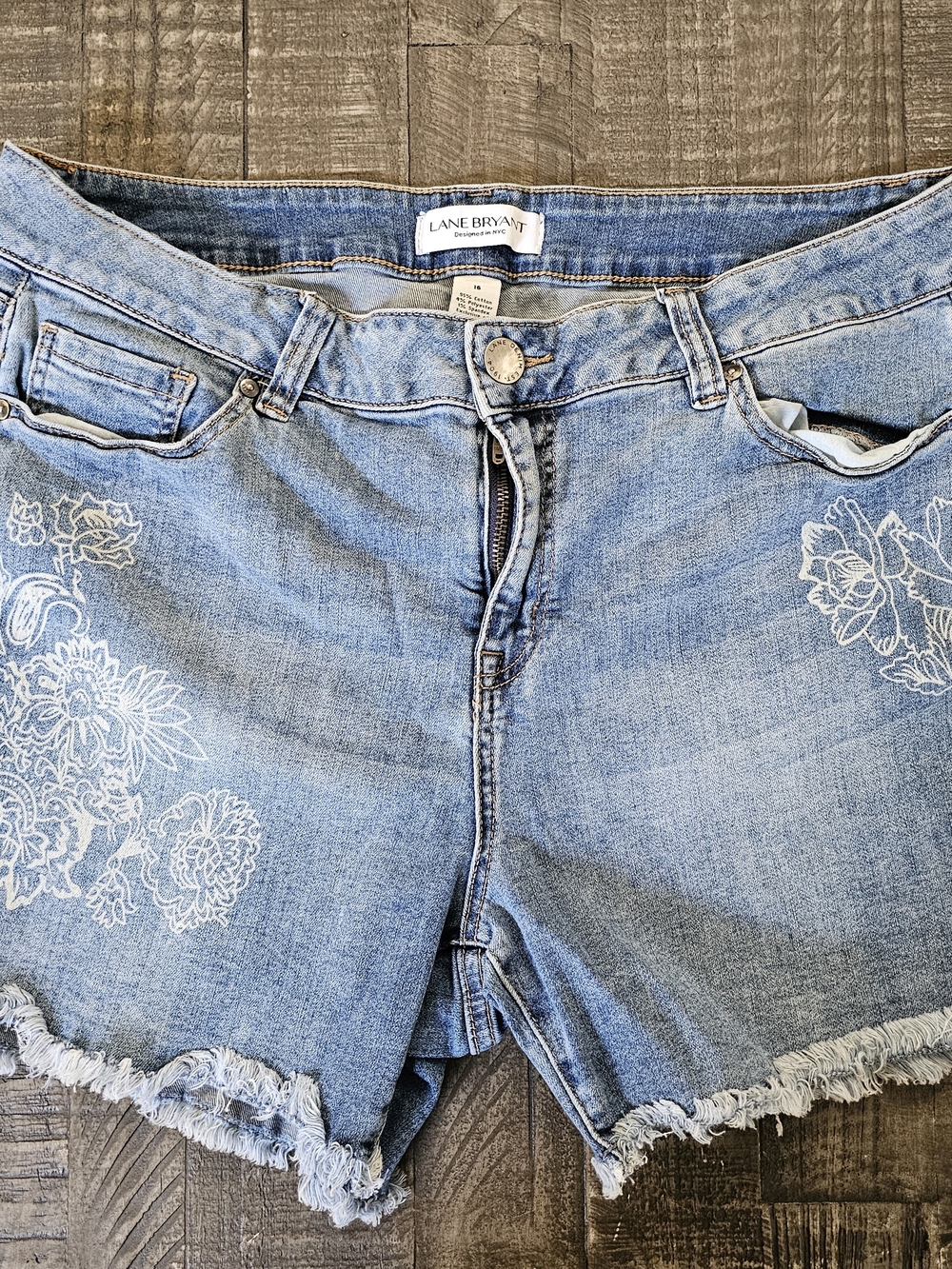 Lane Bryant Floral Embellished Medium wash Blue Jean Shorts Women's Size 16